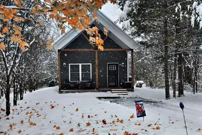 Image de Gorgeous New 2-Bedroom Private Cabin in Charming Plattsburgh