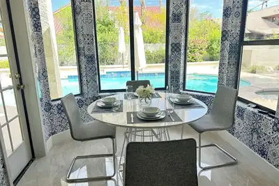 Image de 2800 Sqft Estate - Large Yard - Val Vista Lakes