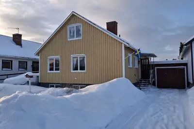 Image de Maison en Suède près d'un lac et de pistes de ski