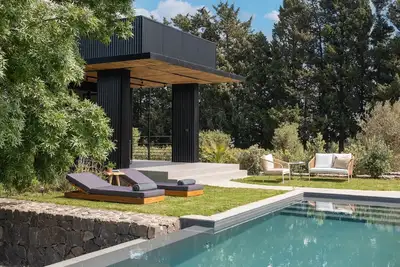 Cottage with private pool immersed in the nature.