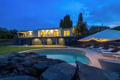 Mamma Annalivia\nSeaview, prestigious area, pool, park