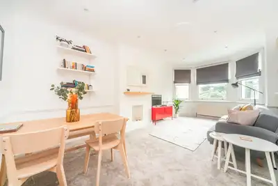 Image de Cosy Apartment 5 Minutes From Station - Pass the Keys