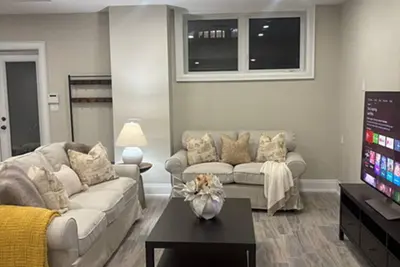 Image de Newly Decorated Family-friendly Home Comfortable & Modern Midtown, Ttc Shopping