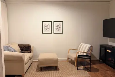 Image de Monthly • Furnished Downtown Duluth Apartment • Ideal for Work or Relocation!