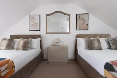 Image de Lush 2 Bed Home I Free Parking I Near Chatham Dock