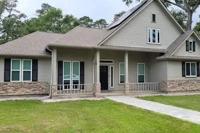 Image de Spacious 3-bedroom house in adorable Dayton with lots of outdoor space.