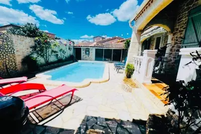 Image de Villa avec Spa thérapeutique, piscine et clim idéale pour famille ou entre amis