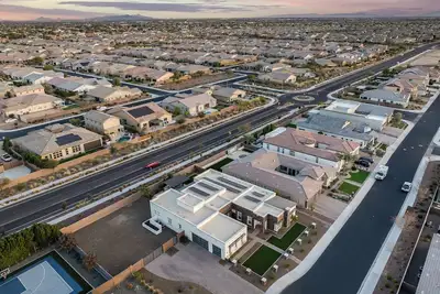 Image de Modern Home | Sleeps 10 | Family Escape w/ Casita