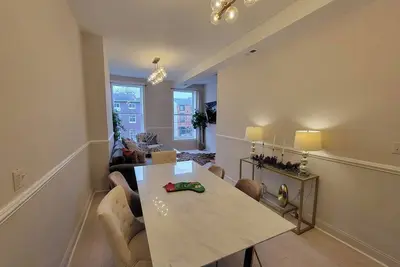 Image de Entire home Central stay  Umd • Stadiums • Downtown