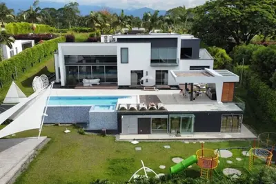 Image de Luxury mansion in heart of Eje Cafetero 15 sleeps