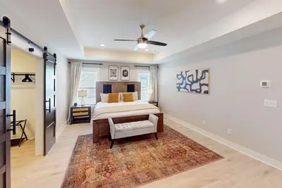 Image de Modern Emerson retreat close to LakePoint Sports