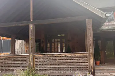 Image de Light-Filled Apartment in Mountainville Barn