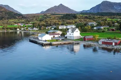 Image de Maison en bord de mer à Rovde avec Wi-Fi