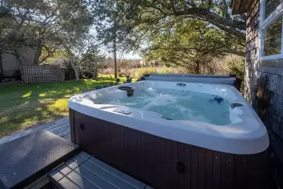 Image de Barefoot Bungalow Buxton: Hot Tub, Screened Porch, Outdoor Fun & Beach Nearby