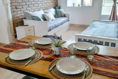 Image de Warm and modern apartment.