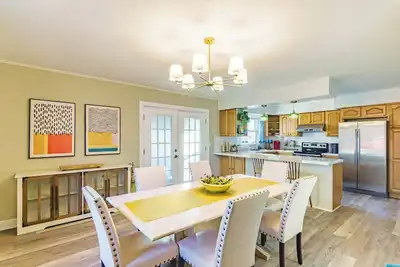 Image de Private, artistic 3-bedroom house on 32 lush acres in Rdu minutes to Duke/Unc