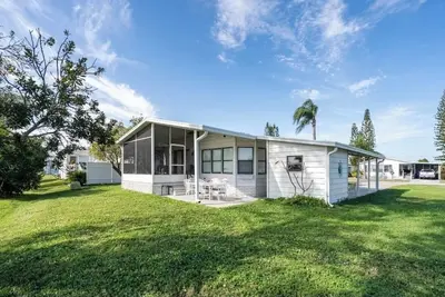 Image de Welcome to Sebastian, a lakeside retreat w pool, near Beach and Sebastian Inlet