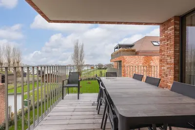 Image de Appartement avec terrasse ensoleillée et parking