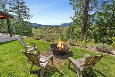 Image de Hike, Fish, Hunt & Ski: Secluded Cascades Cabin!