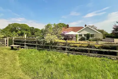 Image de 5 chambres à coucher à Weston Longville