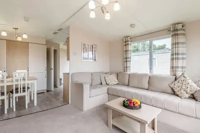 Image de Gold Caravan with parking & decking 6