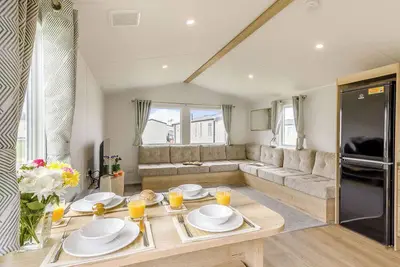 Image de Silver Caravan with parking 6
