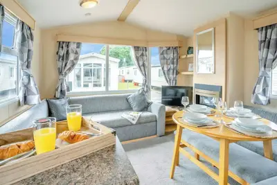 Image de Bronze Caravan with parking 4