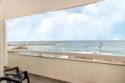 Image de Terrasse avec vue sur mer et climatisation