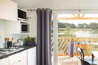 Image de Mobil-home avec Terrasse, 4 Couchages, 2 Chambres