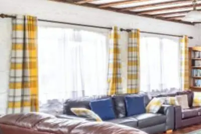 Image de Norfolk coast large  5 bedroom  house, 10 beds sleeps 14 enclosed garden, parking