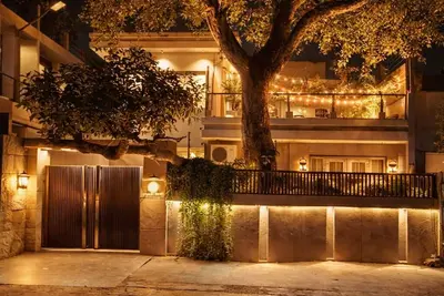 Image de The Cozy Chaos! A Warm, Stylish Stay Where Comfort and Character Come Together