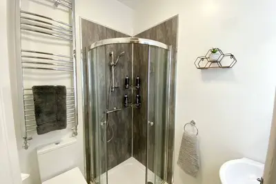 Image de Spacious, dog friendly, 2 bedroom family accommodation short distance from seafront and beaches.