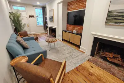 Image de Quiet, walk to the stadiums, harbor, aquarium, convention center, rooftop deck