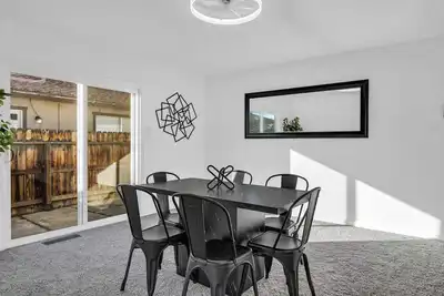 Image de Sunny Side Retreat/ Sleeps 15