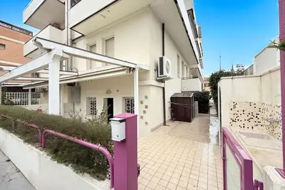 Image de Se203 - Senigallia, three-room apartment 300 meters from the sea with porch and parking space