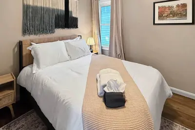 3 Private Apts in Tremont - Perfect for Groups