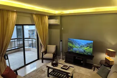 Image de Stylish 3-bedroom apartment in gorgeous Beirut with Ac for relaxing stays
