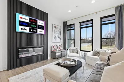 Image de Upscale 3br Townhome – Walk to Shops & The Monon!