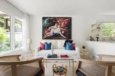 Image de Parisian Inspired Escape - Close to Town & Nu