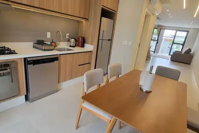 Image de Tranquil 3 Suite Home With Ocean Breeze in Prime Location!