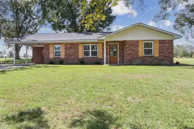 Image de On the farm in Claxton: tucked down a quiet dirt road, your peaceful retreat.