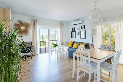 Image de Bright apartment with sea and mountain views and large private terrace