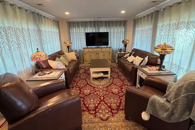 Image de Cozy Beach Retreat with three bedrooms and three queen size beds. . .