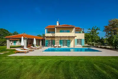 Image de Villa avec piscine et climatisation