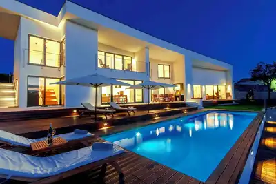 Image de Villa avec piscine et climatisation