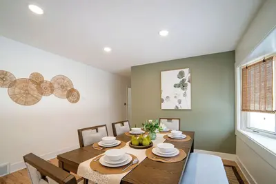 Image de Prime Location - Cozy Naperville HomeStay - GameRoom