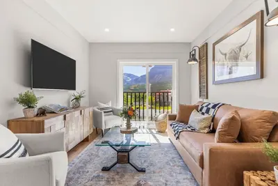 Image de 4br Getaway with Mtn View, Balcony Near Dt & Banff!