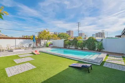 Image de Pool + Fire Pit + Games Phoenix Oasis