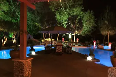 Image de Luxe Cottage & Hgtv pool-Must See!