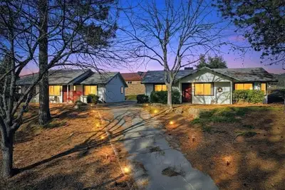 Image de The Oakhurst Twins 4br/4ba ~ 20 Mins to Yosemite